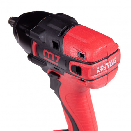 MIGHTY SEVEN Гайковерт ударный аккумуляторный бесщеточный 1/2", 813 Нм, 18 В, 4 предмета, кейс 